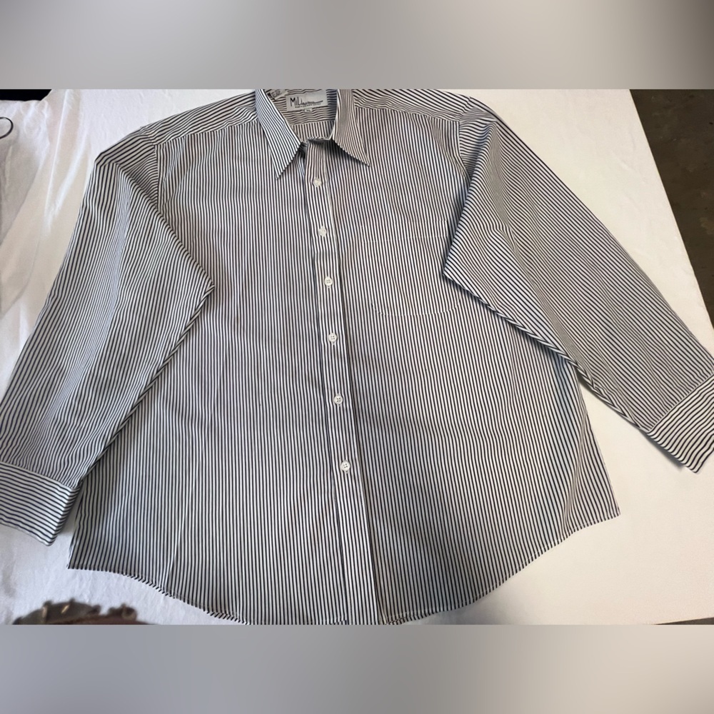 MILI DESIGUA WOMAN’S SIZE PL LONG SLEEVE SHIRT WITH BUTTON CLOSURE.